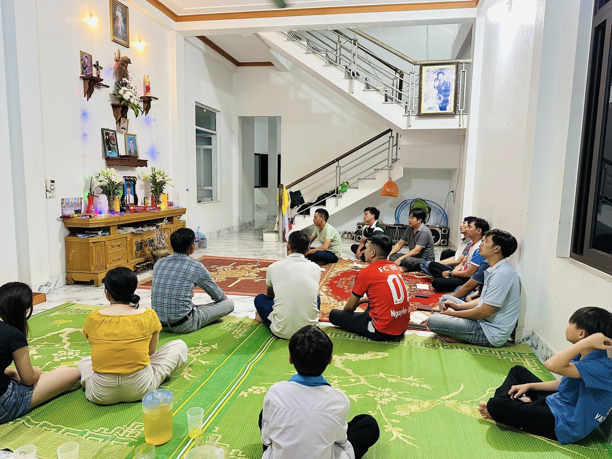 Khuyến khích những nhóm nhỏ giáo dân